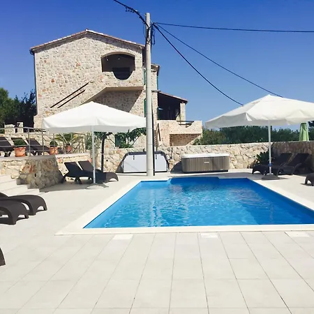 Cortes Guest house