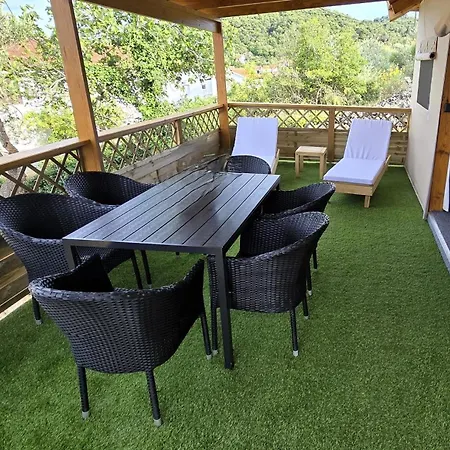 Cortes Guest house 4*