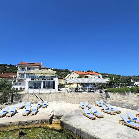 Cortes Guest house 4*
