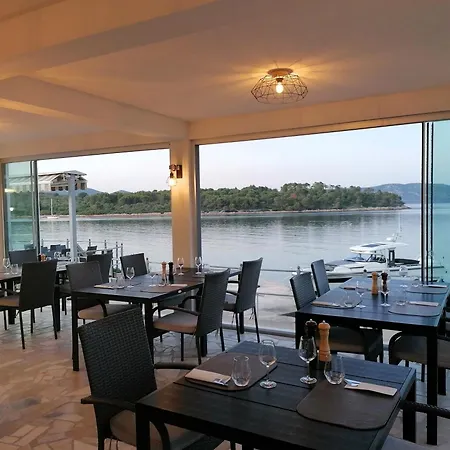 Cortes Guest house 4*