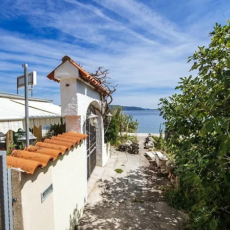 Guest house Cortes 4*