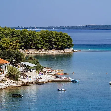 Cortes Guest house 4*