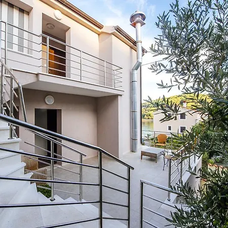 Cortes Guest house