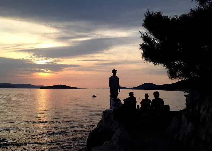 Cortes Guest house Mali Iz