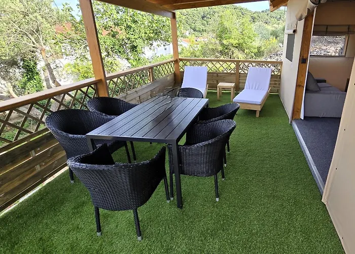 Cortes Guest house 4*