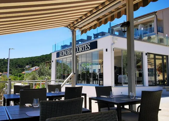 Cortes Guest house Mali Iz