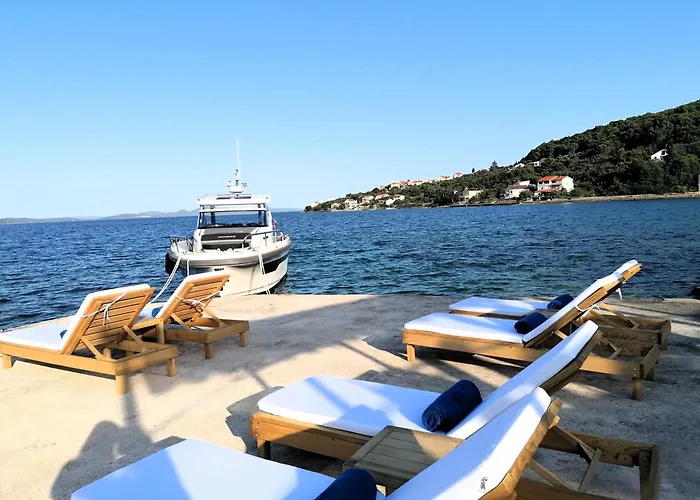 Cortes Guest house Mali Iz