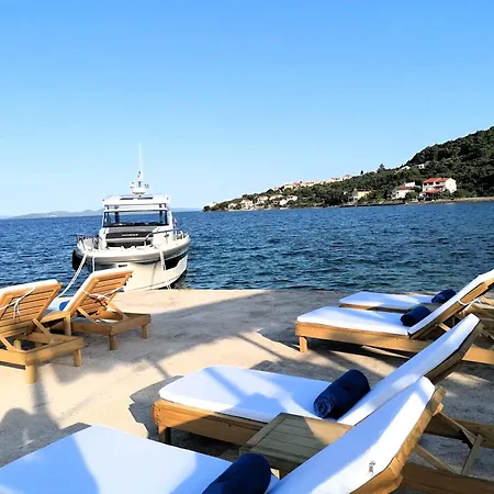 Cortes בית הארחה Mali Iž